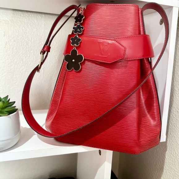Louis Vuitton Epi Sac D'Epaule Red - Picture 10 of 16